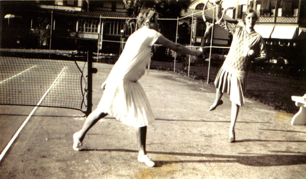 Historic tennis ladies