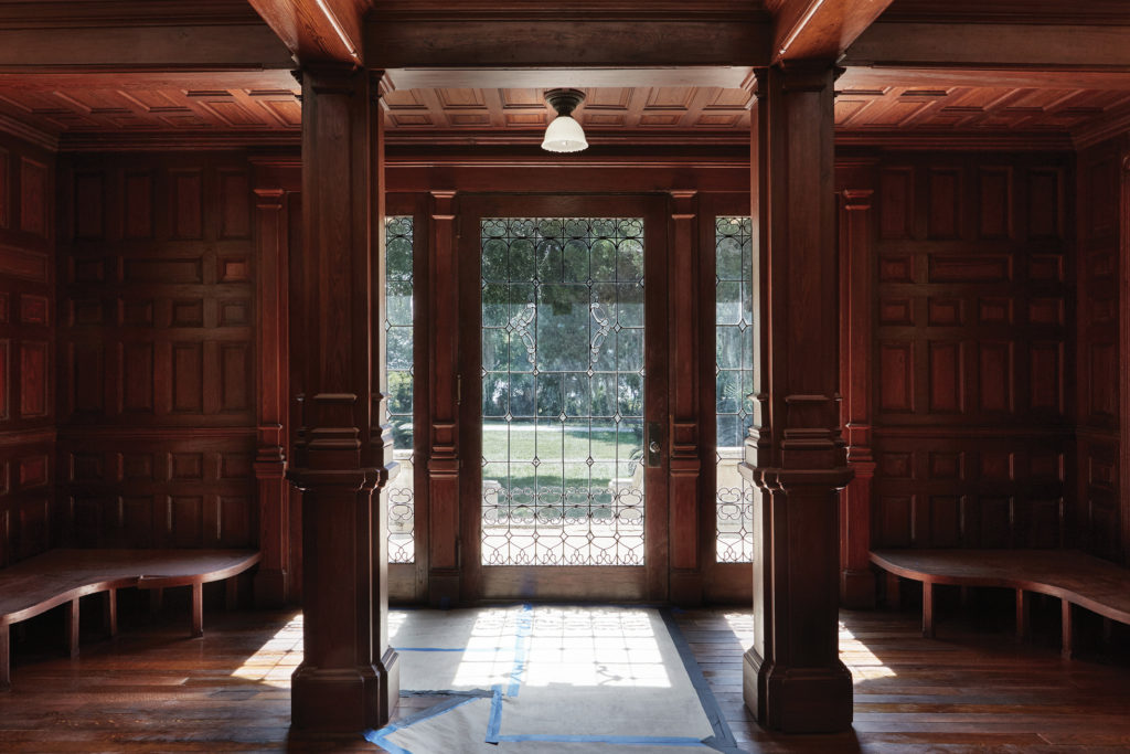 Hollybourne Cottage Foyer