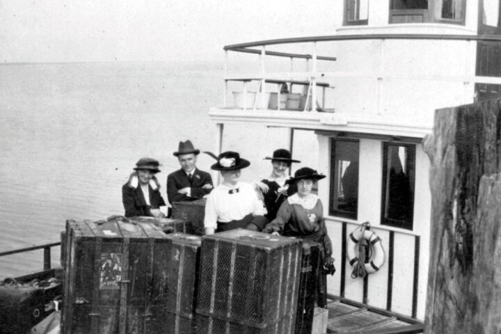 Servants arriving by boat